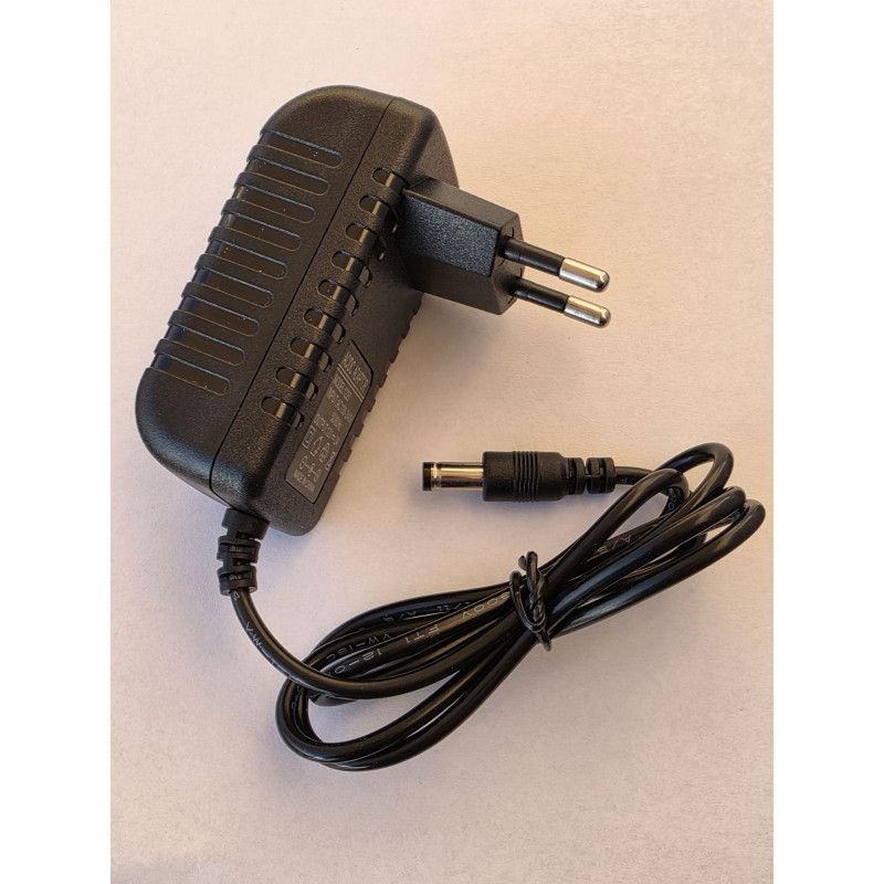 Універсальний адаптер AC/DC 12V 2A для електронних пристроїв