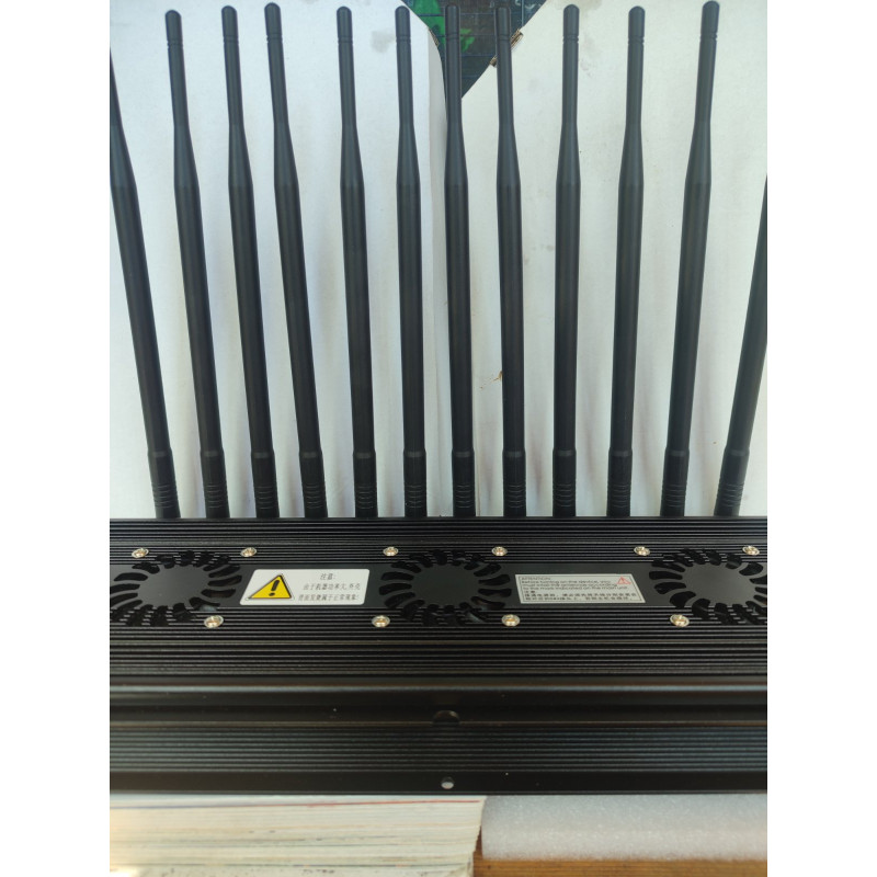 Стаціонарна глушилка мобільного зв'язку ПІРАНЬЯ Х12 WIFI 2.4, 5.2, 5.8 (GSM, 3G, 4G, CDMA +4G LTE, WI-FI, DCS, VHF, UHF, WI-FI 5.0, LoJack, GPS)