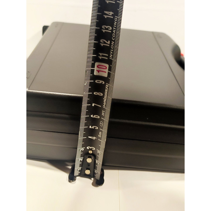 Пластиковий кейс з поролоновим наповнювачем (25×20,5×7 см)