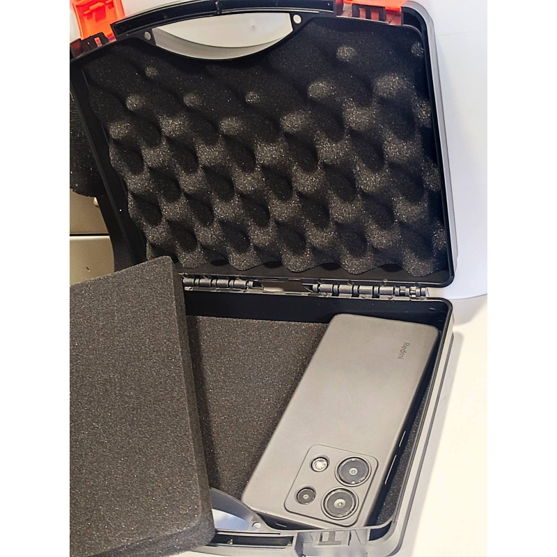 Пластиковий кейс з поролоновим наповнювачем (25×20,5×7 см)