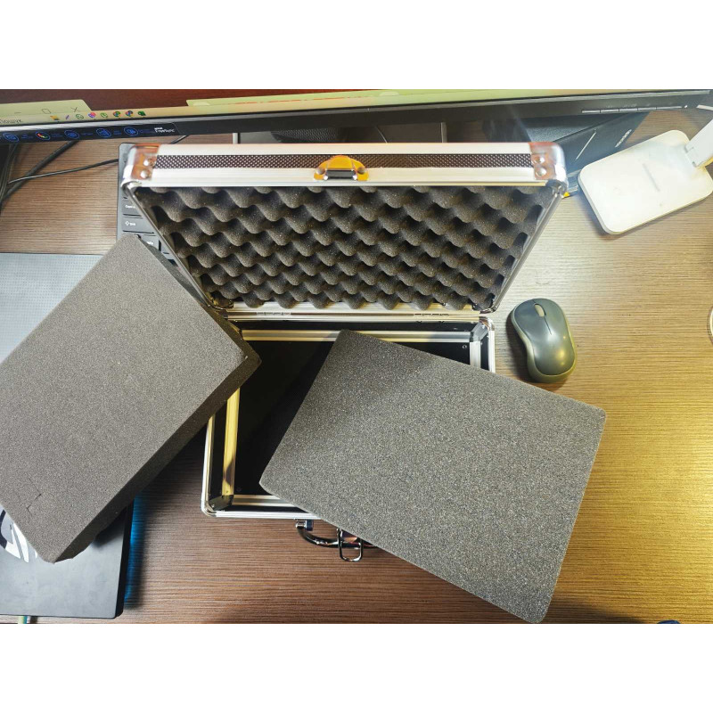 Металопластиковий кейс для обладнання з ключем та поролоновим наповнювачем розміром 30×20×10 см